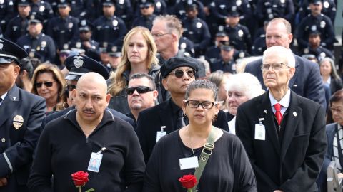 José Reyes y Claudia Membreno, padres de Fernando Uriel Arroyos, agente fallecido.