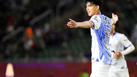 Kevin Álvarez celebra un gol con Pachuca.