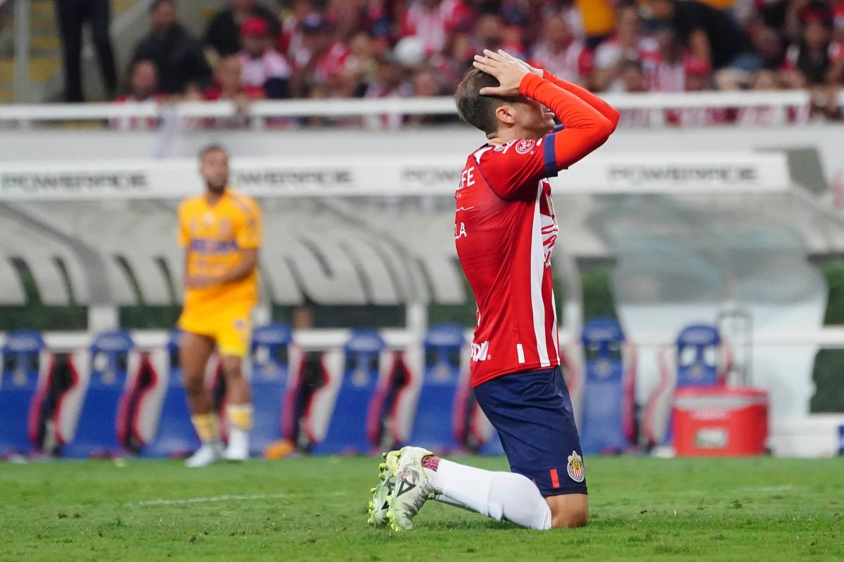 Isaac Brizuela en lamento tras perder la final en el Estadio Akron.