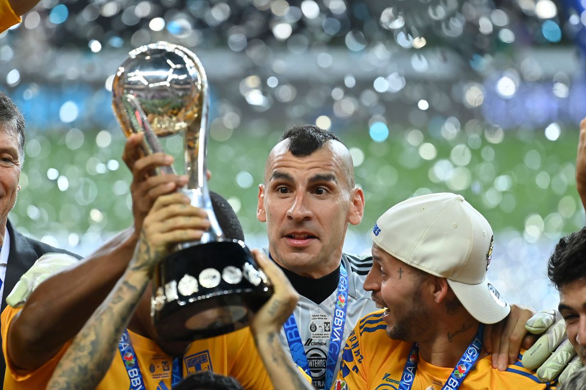 Guzmán reaccionó en medio de la celebración por su campeonato.