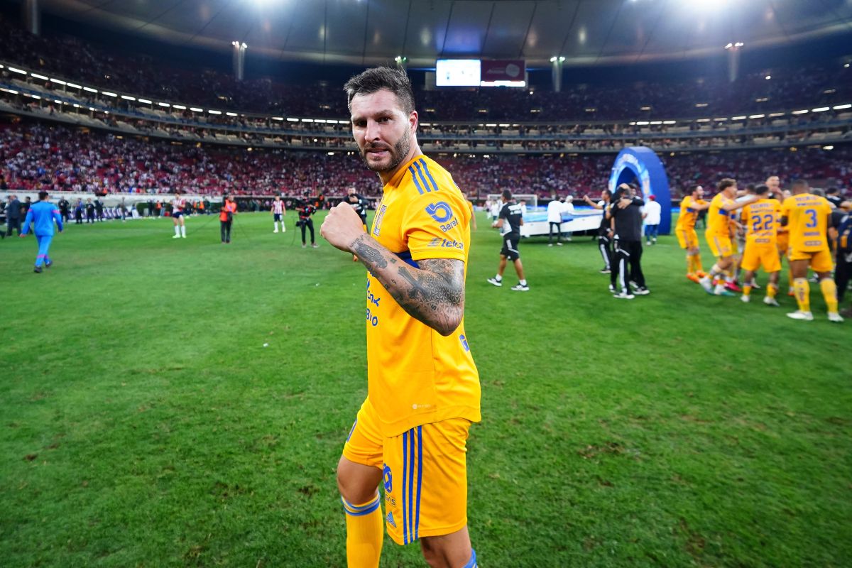 André-pierre Gignac celebrando con Tigres de la UANL.