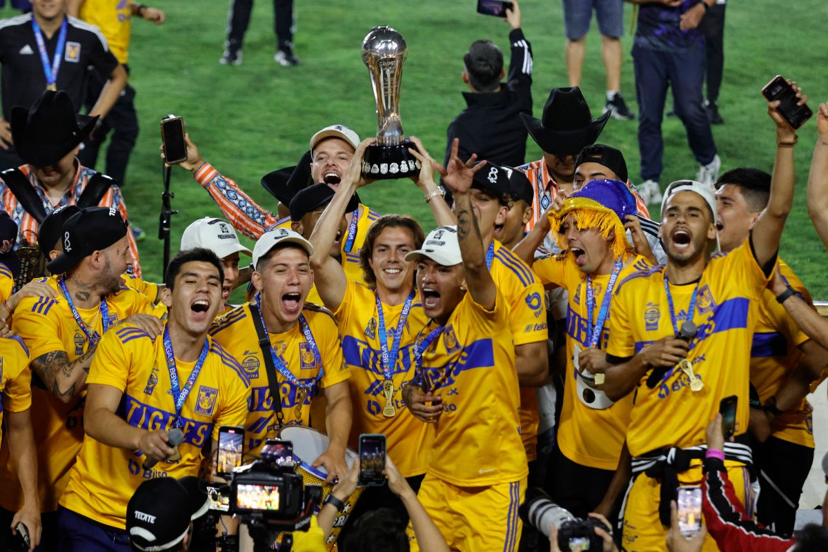 Governor of Nuevo León put pressure to build the new UANL Tigres stadium after their coronation in Liga MX
