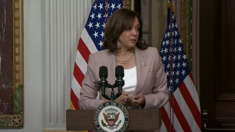 La vicepresidenta Kamala Harris habló de la importancia de mejorar oportunidades para los hispanos.