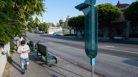 El diseño de las nuevas marquesinas fue criticado por los residentes de Los Ángeles.