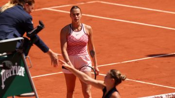 La tenista ucraniana Marta Kostyuk le negó el saludo a la bielorrusa Aryna Sabalenka.
