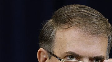 Marcelo Ebrard y John Kennedy