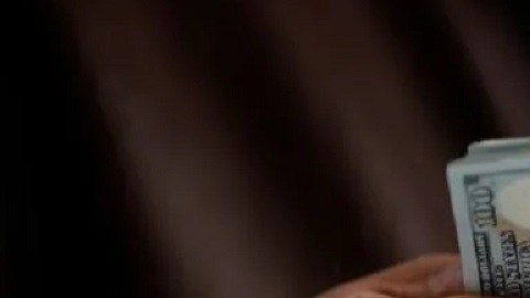 El peso mexicano mantiene ganancias frente al dólar.