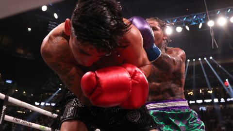 Ryan García en el combate que cayó por nocaut ante Gervonta Davis.
