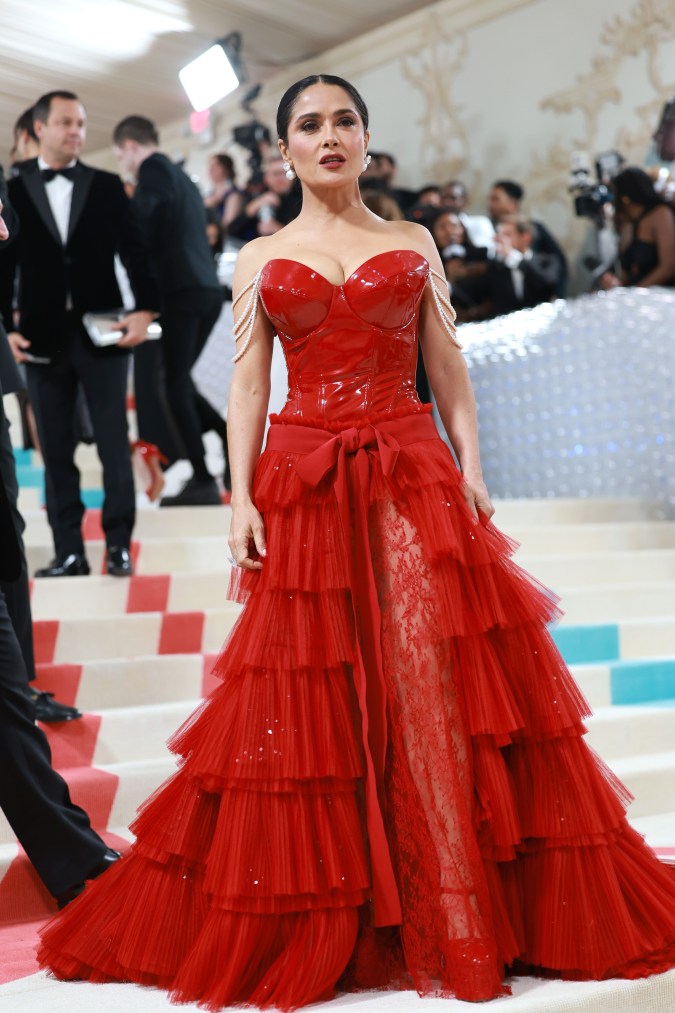 Salma Hayek en la Met Gala 2023.