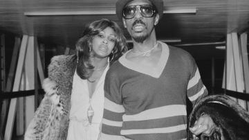 Tina Turner e Ike Turner en Londres en 1975.