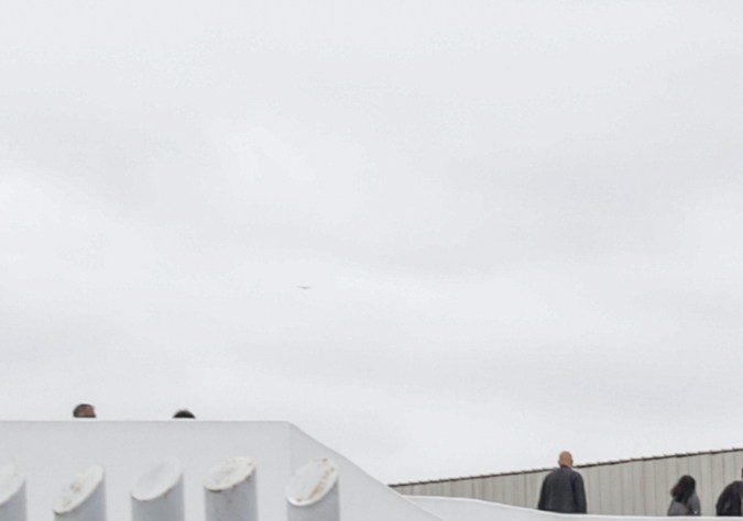 Familias de migrantes, con cita en la plataforma CBP One, ingresan por la garita del Chaparral para continuar con su solicitud de asilo en EE.UU.