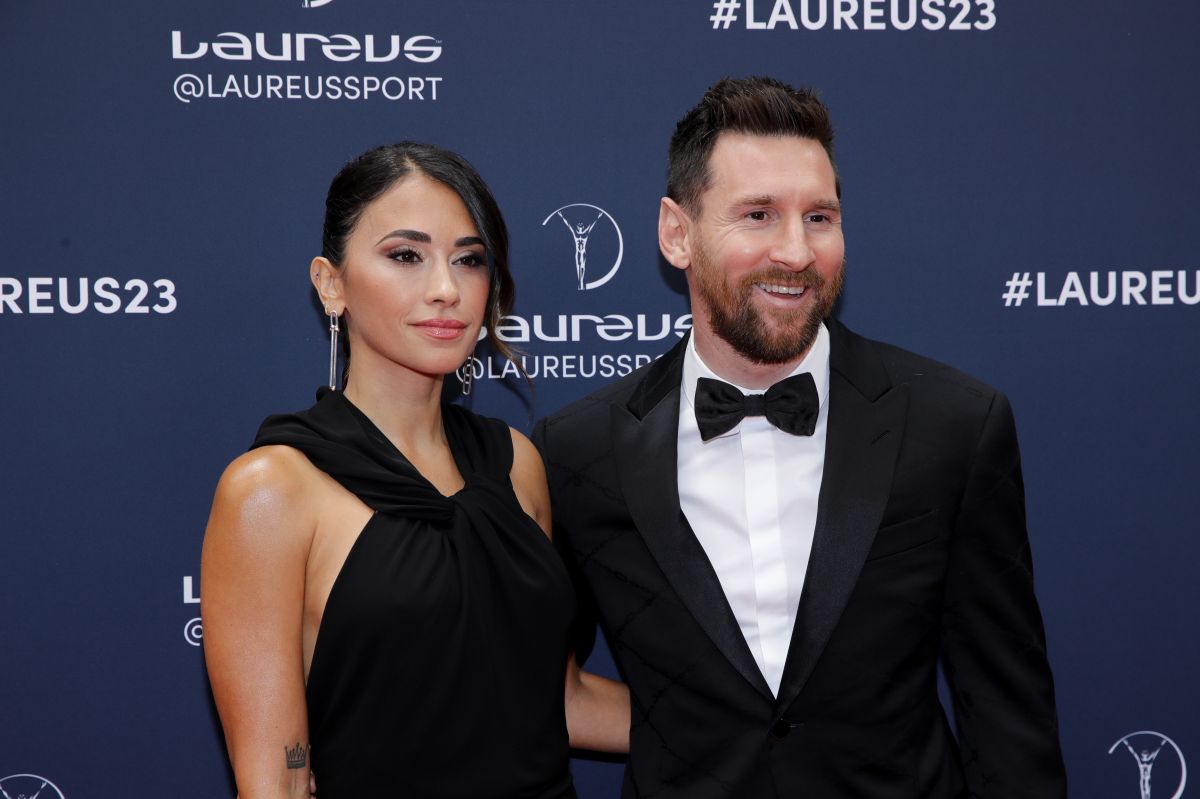 Lionel Messi y Antonella Roccuzzo posando antes de la gala de los Premios Laureus. Foto: EFE/EPA/TERESA SUAREZ