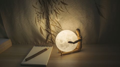 El ritual del cheque de la abundancia es ideal para la luna nueva de mayo.