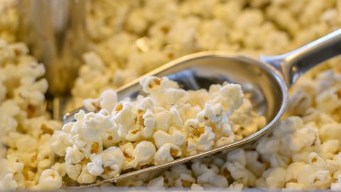 Qué le pasa a tu cuerpo cuando comes muchas palomitas de maíz
