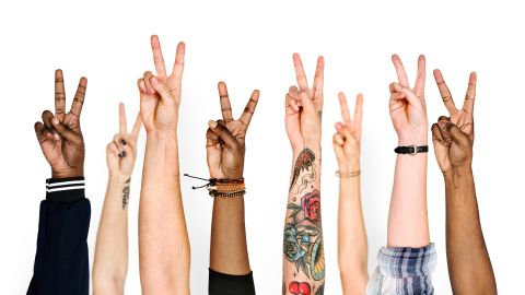 Algunos signos zodiacales usan como estandarte el símbolo de la paz.