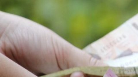 El peso mexicano subió frente al dólar a niveles no vistos desde hace siete años.