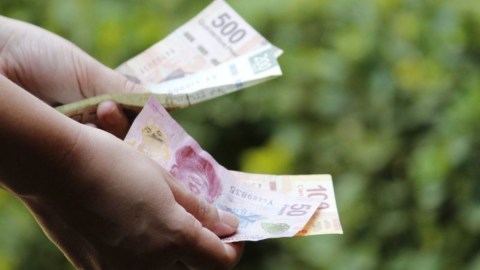 El peso mexicano subió frente al dólar a niveles no vistos desde hace siete años.