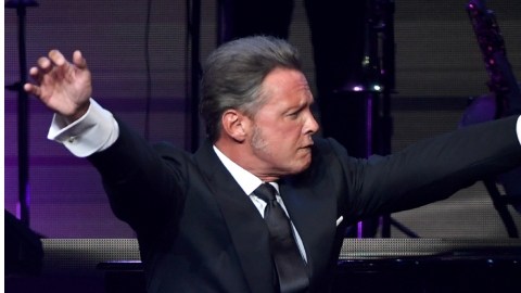 Peso Pluma muestra su admiración por Luis Miguel.