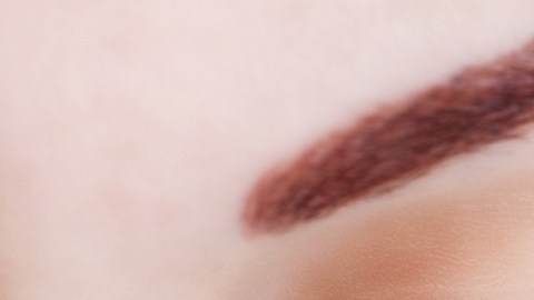 Usar extensiones de pestaña con frecuencia puede causar alergias en tus ojos: por qué