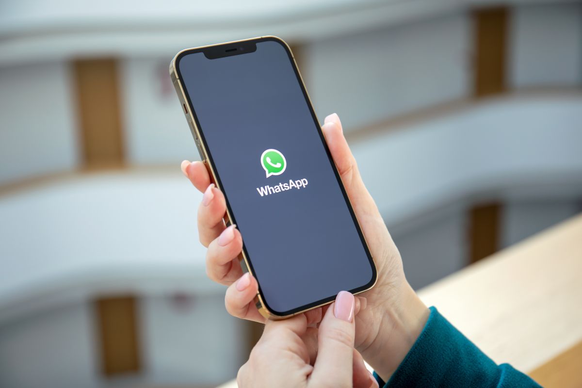 La función de transcripción de audios de WhatsApp se encuentra en fase de pruebas para usuarios con equipos iOS
