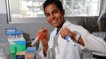 Adolescente de 12 años en México se convirtió en el biólogo molecular más joven del mundo