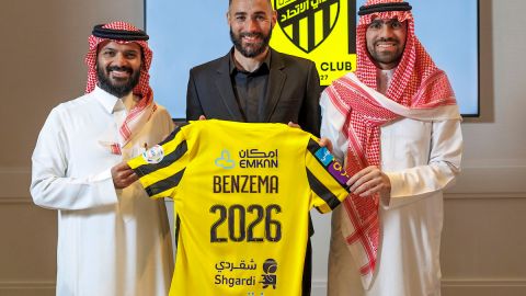 Karim Benzema en su presentación con el Al Ittihad.