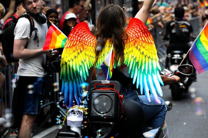 Nueva York declarada refugio para los jóvenes trans de EE.UU. durante su marcha del Orgullo