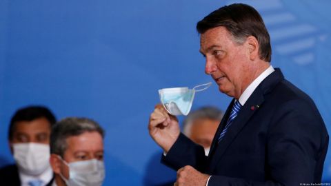 Brasil bloquea cuentas de Jair Bolsonaro por no pagar multa