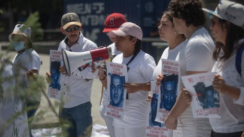 En el Día del Padre, familiares honran en la ciudad de México a papás desaparecidos