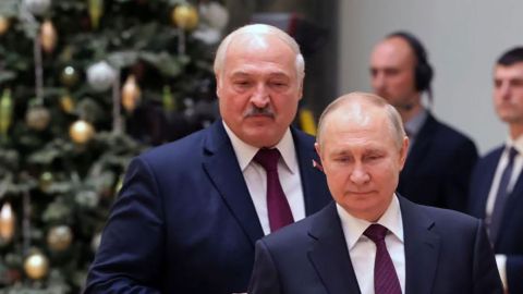Durante la revuelta de Wagner Lukashenko dejó de ser el socio menor de Putin y se convirtió en su guardaespaldas.