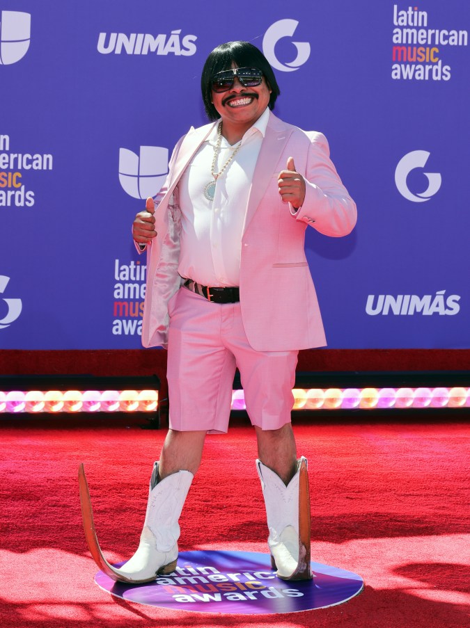 Chaparro Chuacheneger, humorista mexicano, en los Latin American Music Awards 2023.