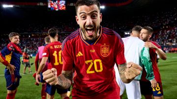 El delantero de la selección española de fútbol Joselu celebra la victoria tras la segunda semifinal de la Liga de Naciones que España e Italia.