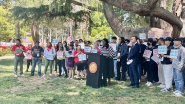 Trabajadores se manifiestan a favor de la medida SB-497 en Sacramento.