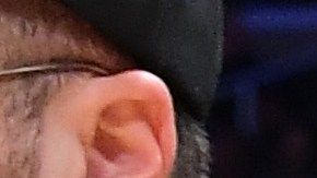 Floyd Mayweather Jr. en un juego de baloncesto.