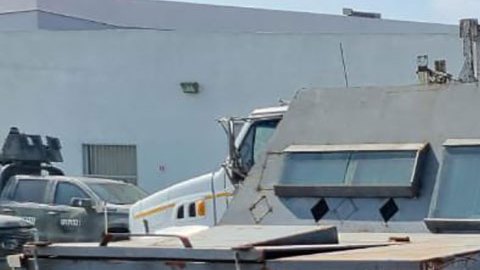 Autoridades en México destruyen vehículos blindados llamados “monstruos” utilizados por el crimen organizado