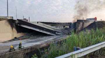 Se derrumbó un puente de la I-95 en Filadelfia tras el incendio de un camión
