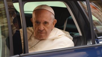 Papa Francisco bromeó tras su operación; médicos aseguran que fue un éxito sin complicaciones