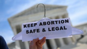 La mayoría de los estadounidenses opina que el aborto debería ser legal.