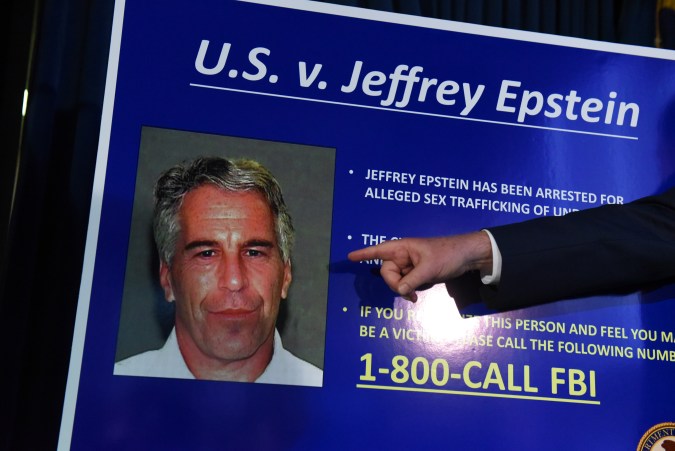 Revelan los impactantes detalles que llevaron al suicidio de Jeffrey Epstein