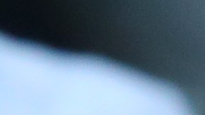 David Beckham junto a su hija Harper en un partido de fútbol.