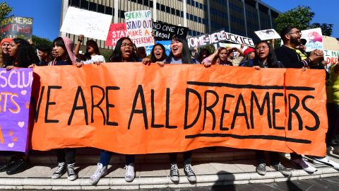 DACA llega a la marca de 11 años aún atascado en los tribunales y los dreamers siguen esperando.