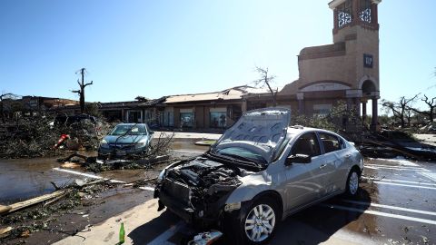 Cuatro muertos tras el paso de un tornado que ocasionó destrozos en un pueblo de Texas