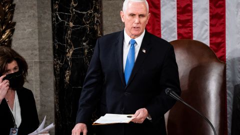 La histórica foto de Mike Pence presidiendo la sesión del Congreso para certificar los resultados del Colegio Electoral, el 6 de enero de 2021.