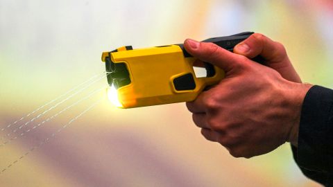 Califican como homicidio la muerte de un hombre en Carolina del Norte que recibió descargas con un Taser