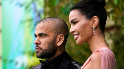 Dani Alves y Joana Sanz.