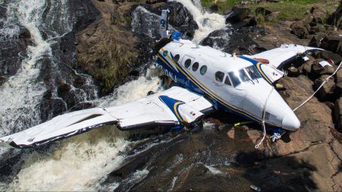 Un avión se estrella en Virginia, autoridades buscan sobrevivientes