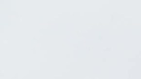 Un soldado de la Guardia Nacional vigila el Río Grande para impedir que inmigrantes lo crucen en Eagle Pass, Texas.