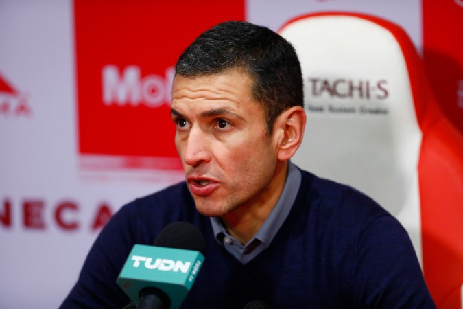 Jaime Lozano cuando dirigía a Necaxa. Foto: Leopoldo Smith/Getty Images.