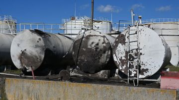 Un rayo provocó un incendio en una granja de tanques de petróleo en Luisiana