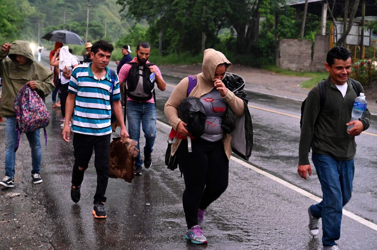 Inmigrantes inician su viaje en El Florido, en San Pedro Sula, Honduras, hacia Estados Unidos.